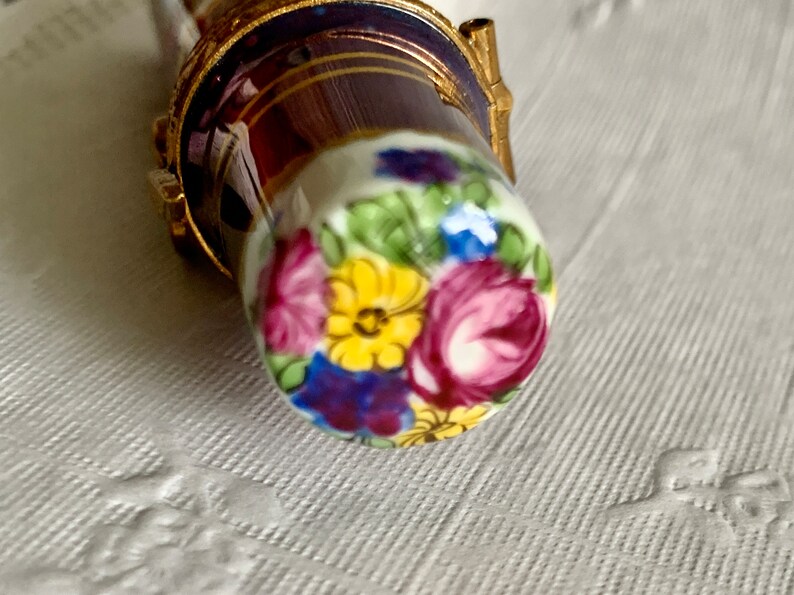 Limoges Hand Painted Sewing Case Decorated with a Vase of Flowers and Scissor Clasp image 2