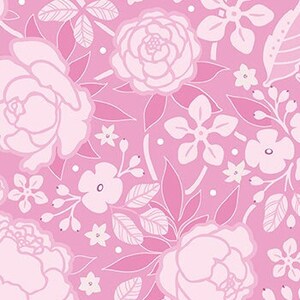 Könnte beinhalten: Ein nahtloses Muster mit weißen floralen Designs auf rosa Hintergrund. Das Muster enthält verschiedene Blumen, Blätter und Knospen und erzeugt eine zarte und feminine Ästhetik.