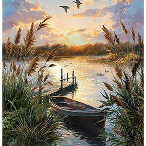 Pode incluir: Uma pintura de paisagem serena de um lago ao pôr do sol. Um cais de madeira se estende para a água, com um pequeno barco atracado perto. Os patos nadam na água e vários voam no céu. Juncos altos emolduram a cena.