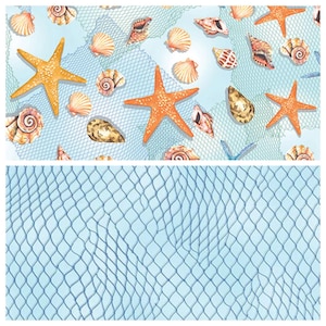 Könnte beinhalten: Ein blauer und weißer Hintergrund mit einem Fischernetz-Muster. Das Netz ist mit orangefarbenen Seesternen und verschiedenen Muscheln verziert.