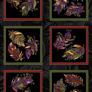 Puede incluir: Un fondo negro con cinco marcos cuadrados, cada uno con un diseño diferente de plumas estilizadas de colores. Los marcos están delineados en rojo, verde y dorado.