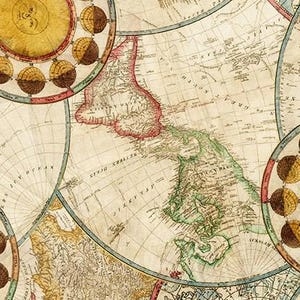 Op de afbeelding: Een antieke wereldkaart met een rasterpatroon en handgeschreven tekst in vervaagde bruine inkt. De kaart is omgeven door een decoratieve rand met een kompasroos en een zonnewijzer. De kaart toont de continenten Noord-Amerika, Zuid-Amerika, Europa, Azië en Afrika.