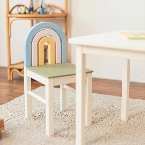 Kinderstuhl Regenbogen, Personalisierter Kinderstuhl, Kinder Tisch und Stuhl, Kindergarten Möbel, Holzstuhl Kleinkind, Kindermöbel Set