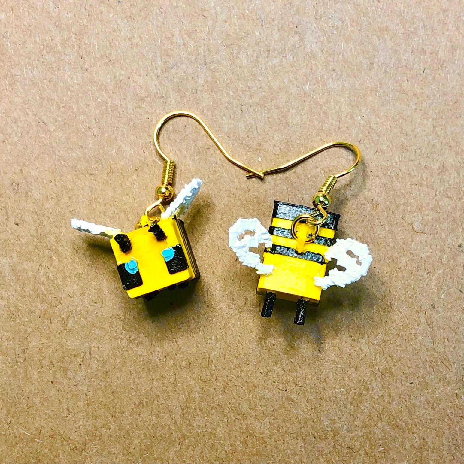 Minecraft Block Earings ~ With free Bee~! (FREE) - Payhip