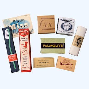 WW2 Reproduction Toiletry Collection Set for Women WAC ANC Film Prop Replica for US Army Reenactment