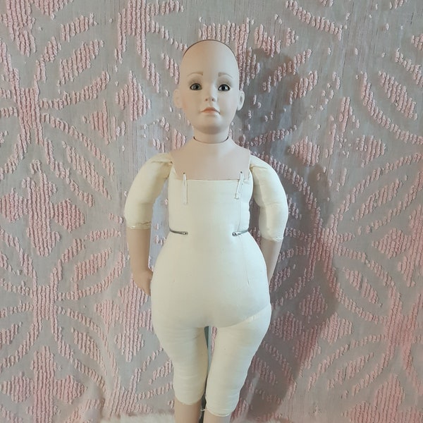 Pièce de poupée en porcelaine « Omlet » Laura Collab, 1991, prête à être coiffée, cheveux faits 28 po.