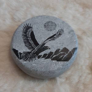 Vintage &#39;Flying Eagle&#39; Etched Genuine Soap Stone Trinket Box Made in Canada 3.5&quot; Diameter