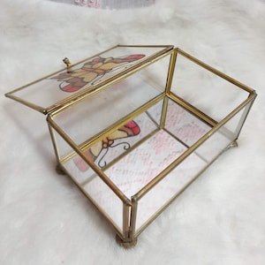 Portagioie vintage a forma di farfalla in vetro colorato con cornice in ottone e piedini, 13 cm di lunghezza x 7,6 cm di larghezza x 7,9 cm di profondità