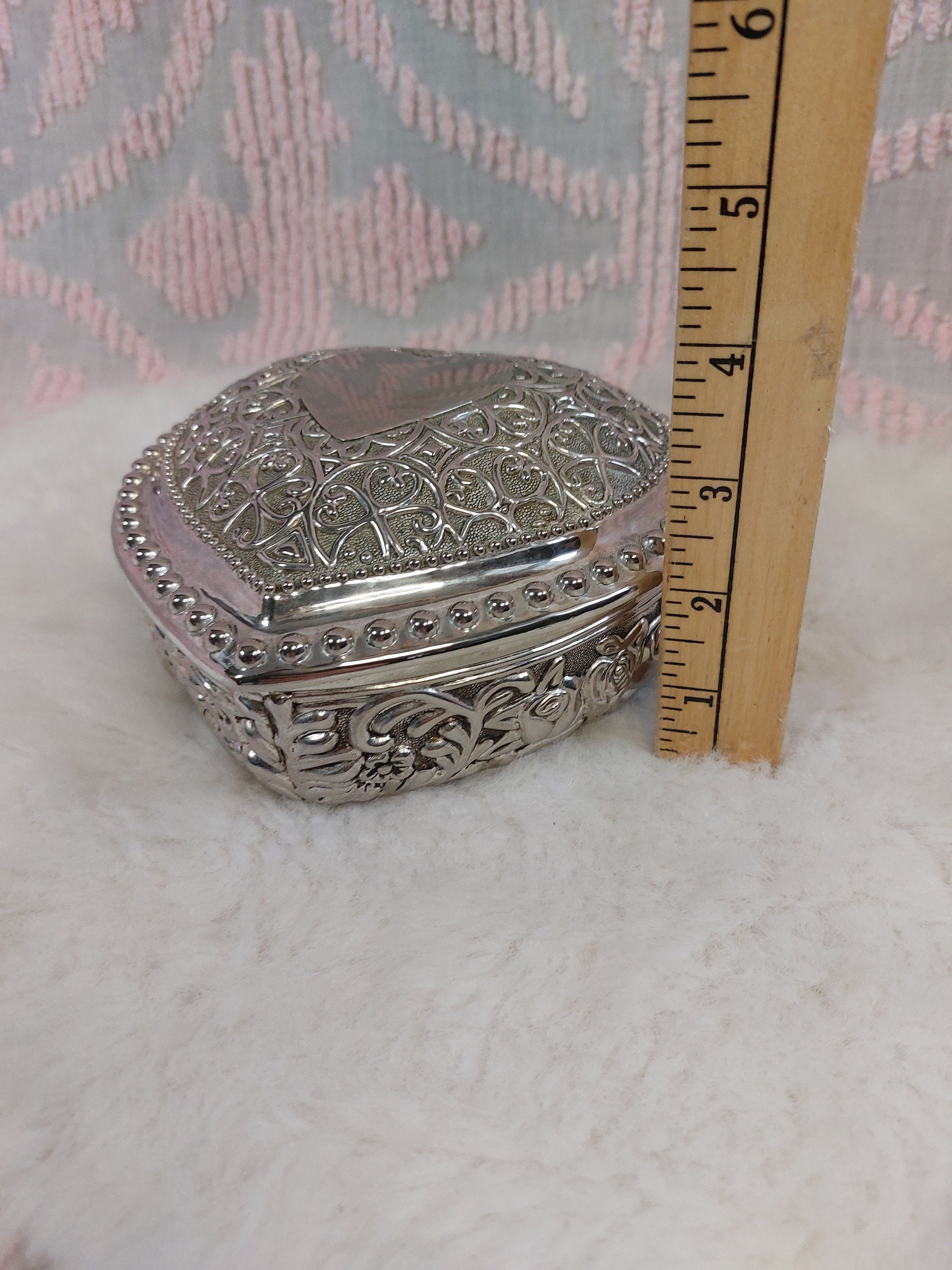 Vintage Elegance Silver Plated Zinc Relief Heart Shaped