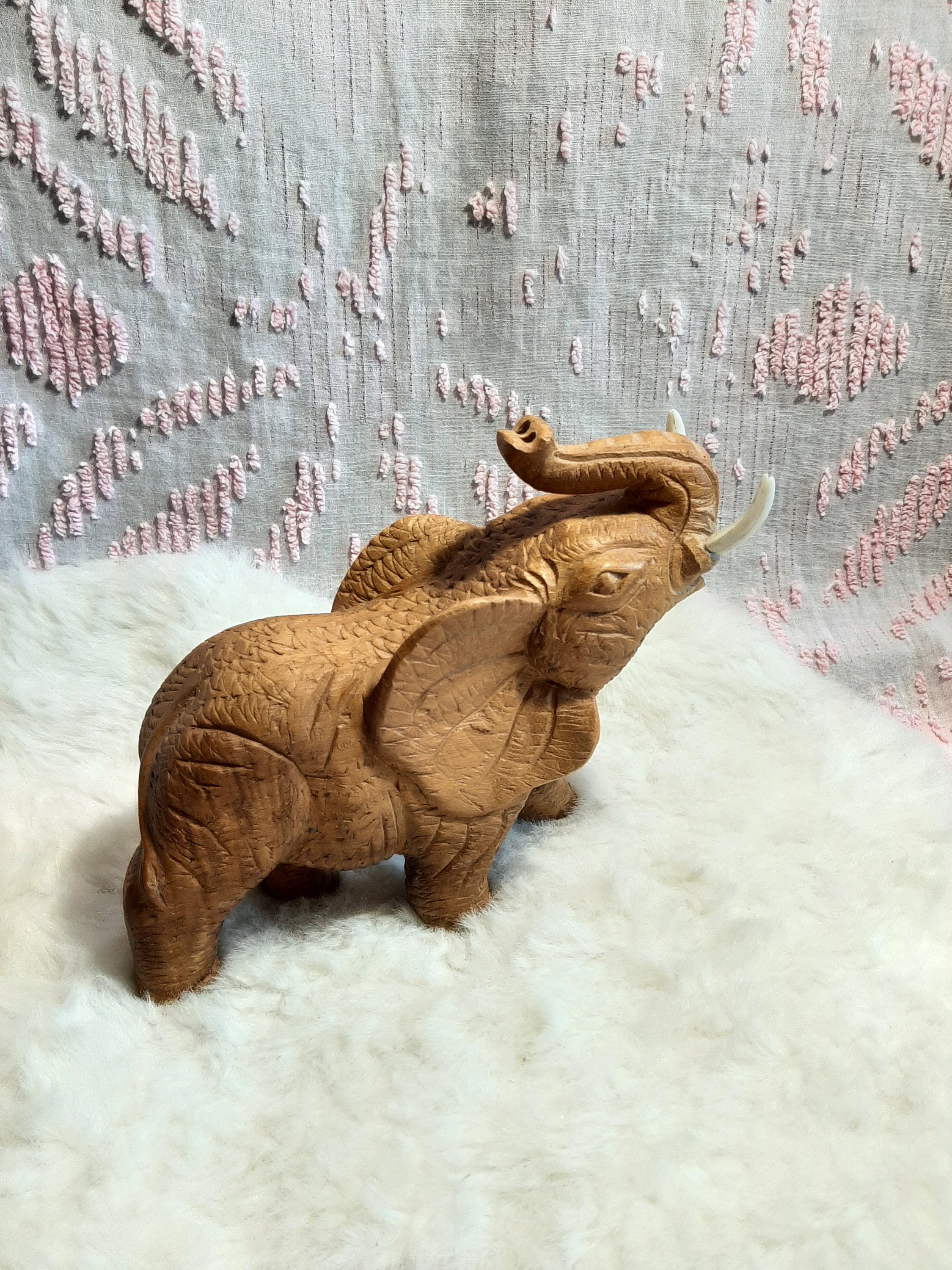 ヴィンテージ木彫り象のテクスチャパターン 7.5インチ x 6.5インチ