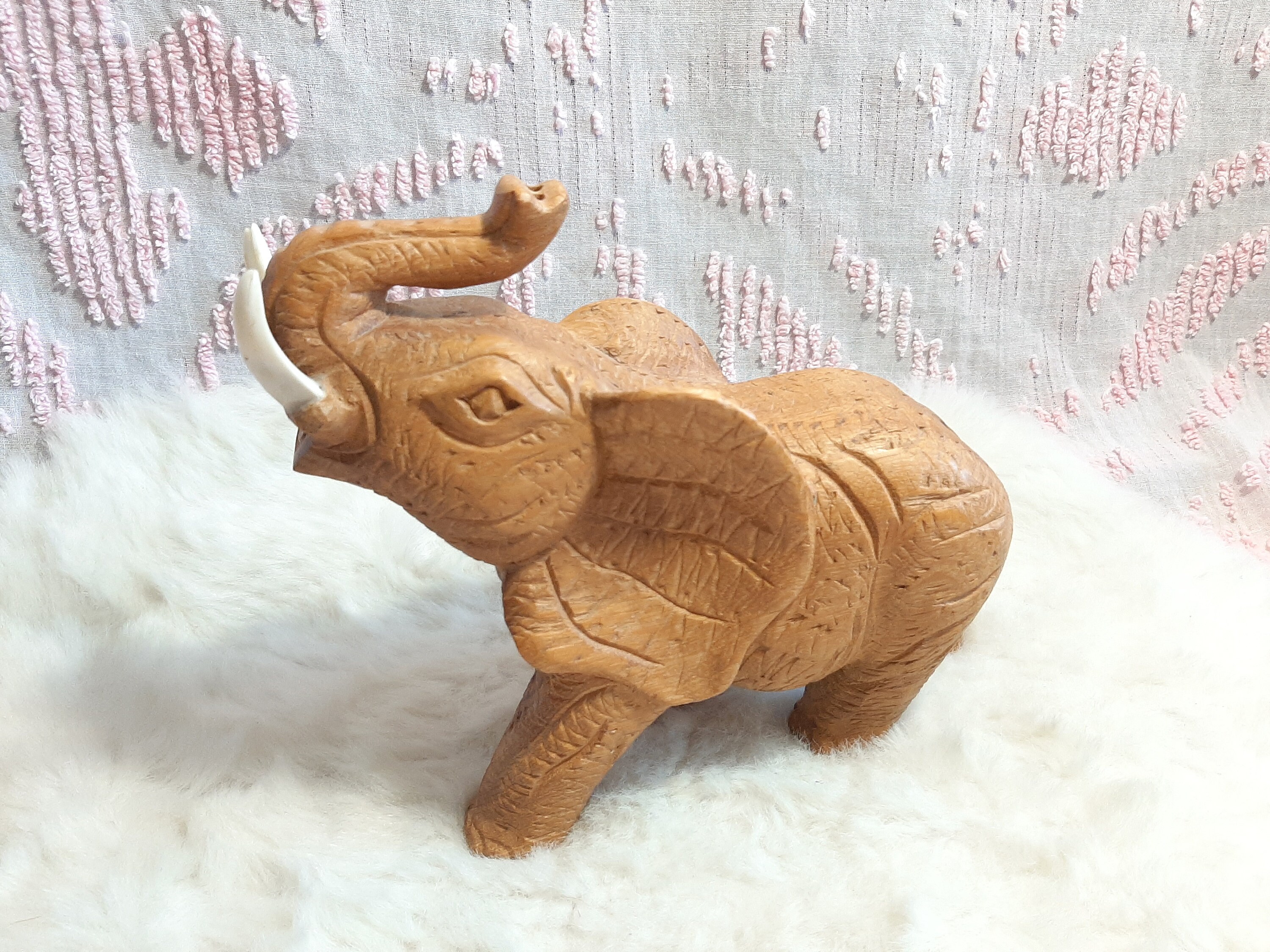 ヴィンテージ木彫り象のテクスチャパターン 7.5インチ x 6.5インチ