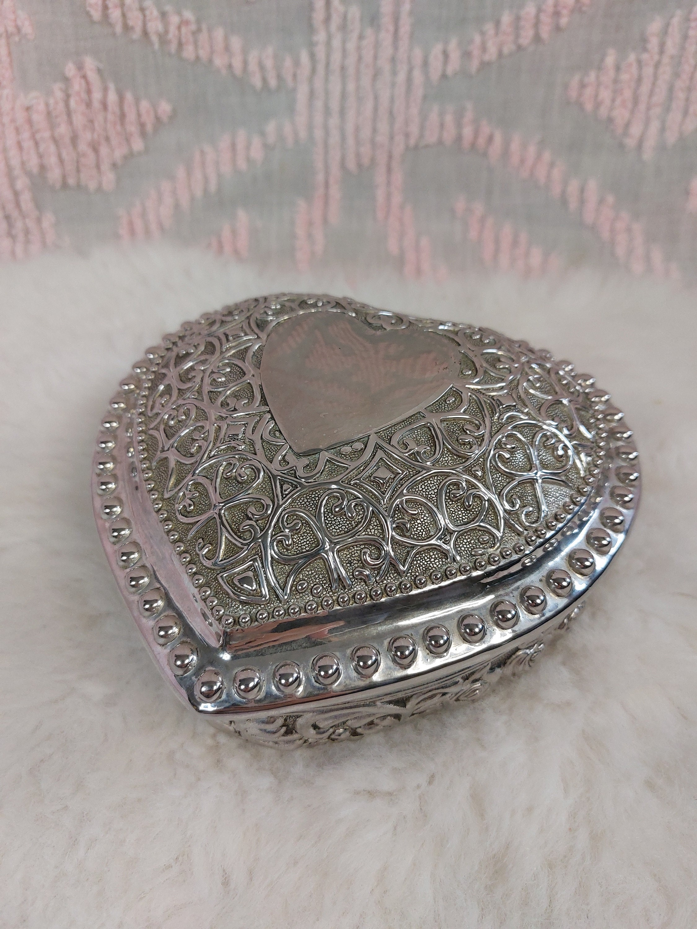 Vintage Elegance Silver Plated Zinc Relief Heart Shaped