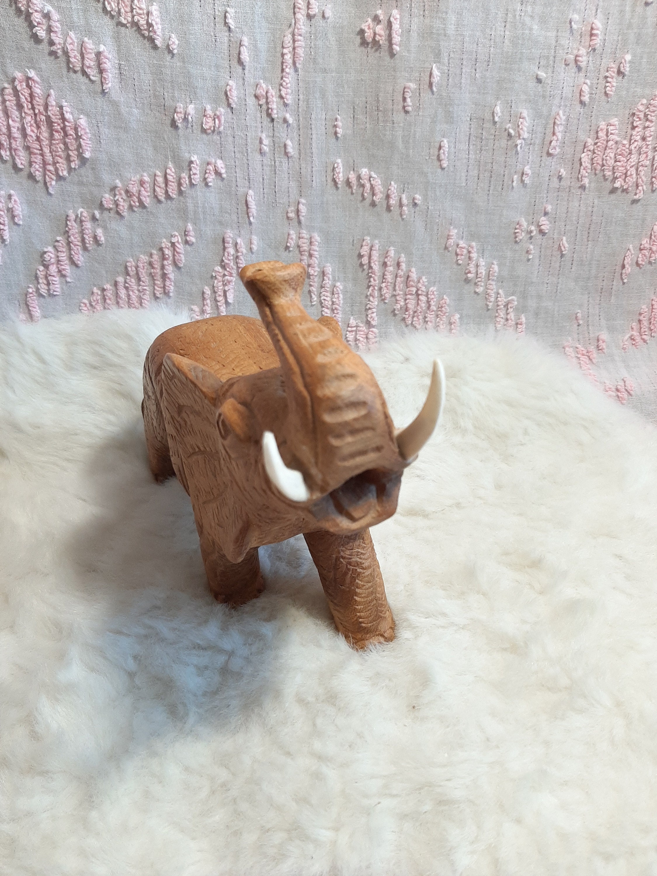 ヴィンテージ木彫り象のテクスチャパターン 7.5インチ x 6.5インチ