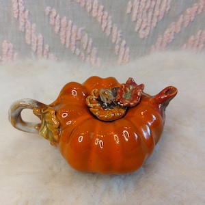 Vintage Miniatur Keramik Kürbis glasierte Teekanne Made in Florida 5 &quot;L x 3&quot; B x 2,5 &quot;H