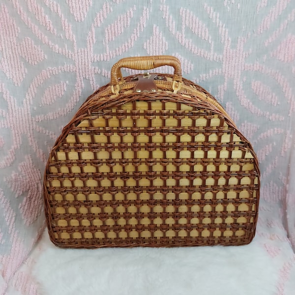 Vintage Wicker Picnic Basket Case Plaid Lining with Utensils, Plates, Cups, etc. 17" L x 14"H x 7.5" Made in China