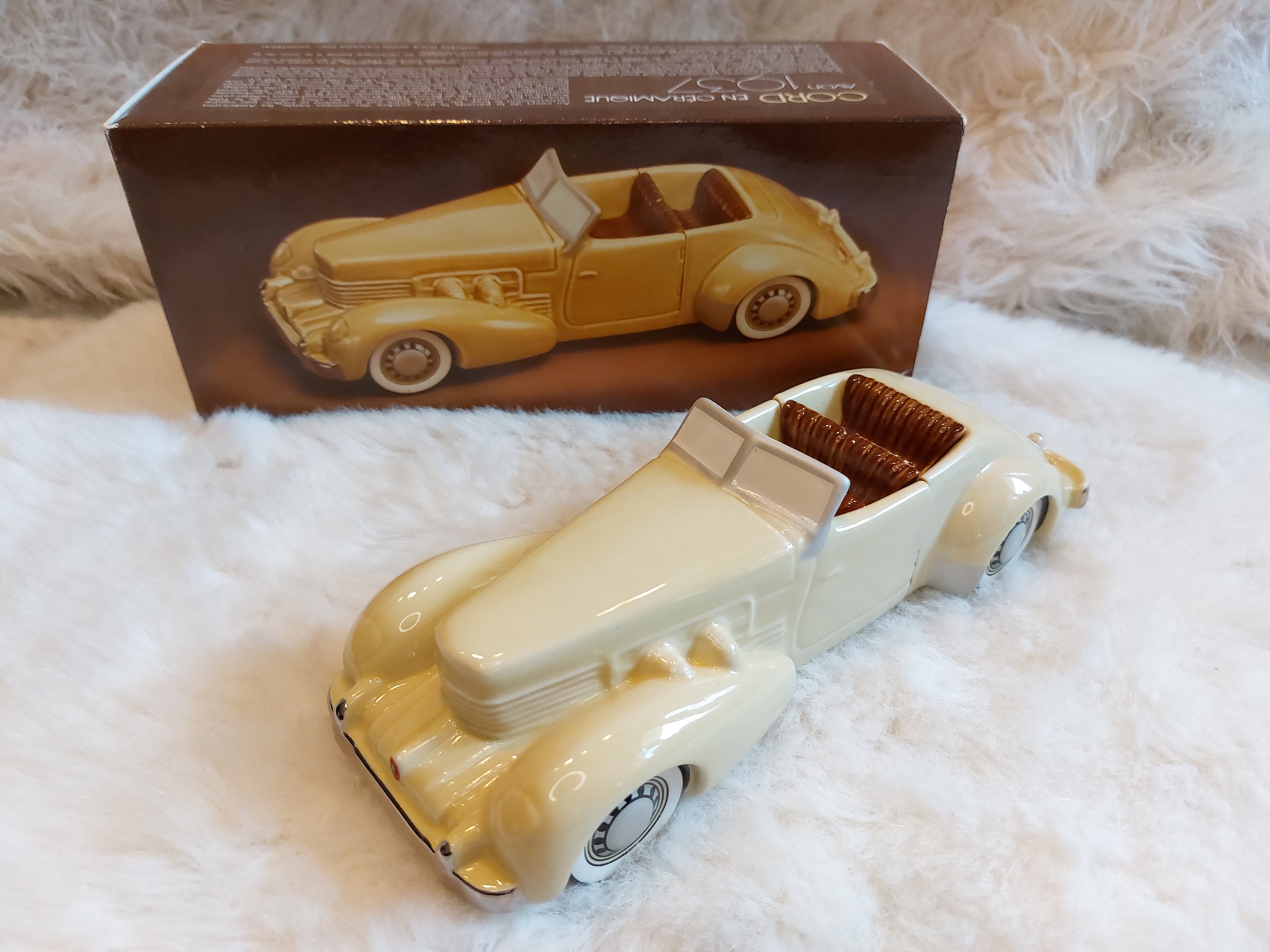 Vintage 1984 Avon Limited Edition 1937 Ceramic Cord Car Decoration