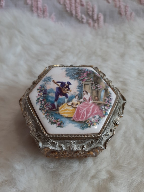 Vintage gold footed trinket - Gem