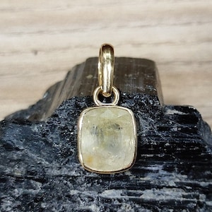 AAA Quality Original Cushion Cut 4.50 Carat Yellow Sapphire Pendant In Panchdhatu Metal, September Birthstone Pendant