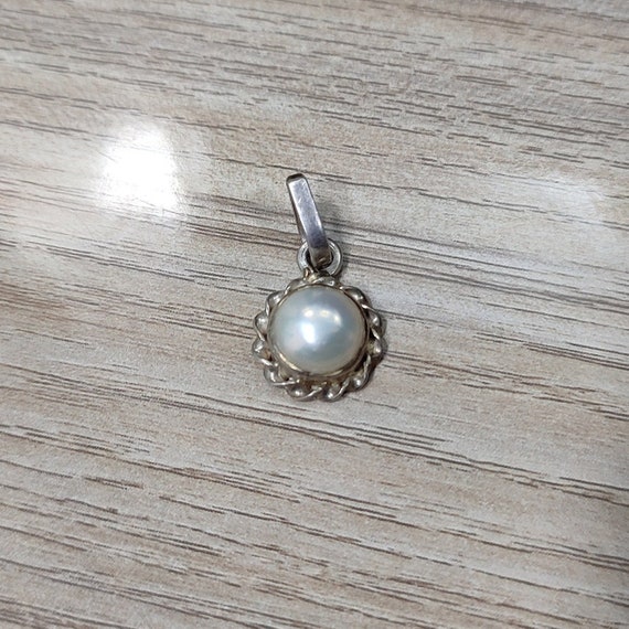 Sterling Silver Pearl & Gemstone Pendants Sterling Silver Pearl & Gemstone Pendants