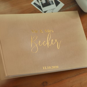 Gästebuch Hochzeit Personalisiert Gold Veredelung A4 mit Fragen, Wünschen und Extraseiten Leineneinband Polaroid Instax Bilder Bild 2