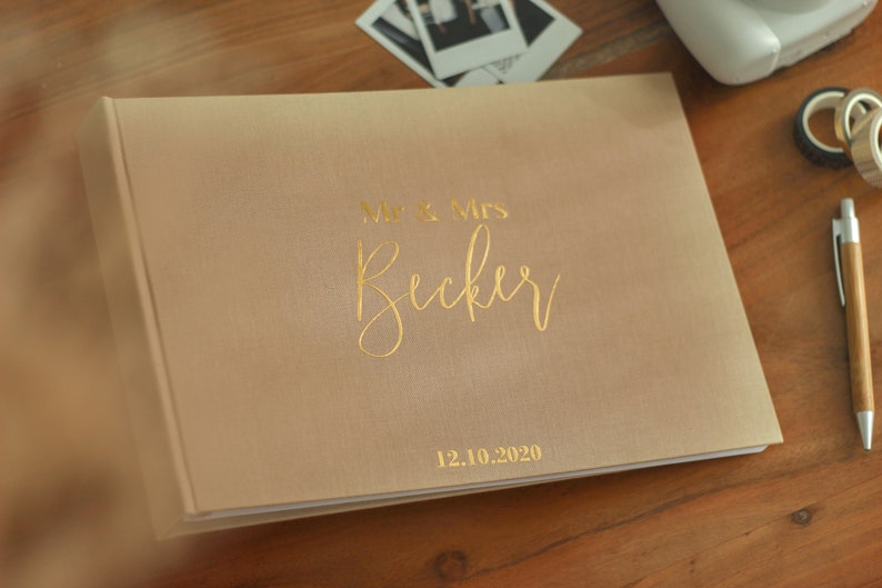 Gästebuch Hochzeit Personalisiert Gold Veredelung A4 mit Fragen, Wünschen und Extraseiten Leineneinband Polaroid Instax Bilder Bild 2