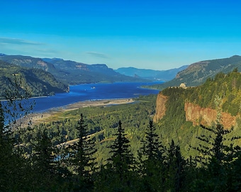 Along the Columbia River Gorge in Oregon, looking East toward the Cliff House