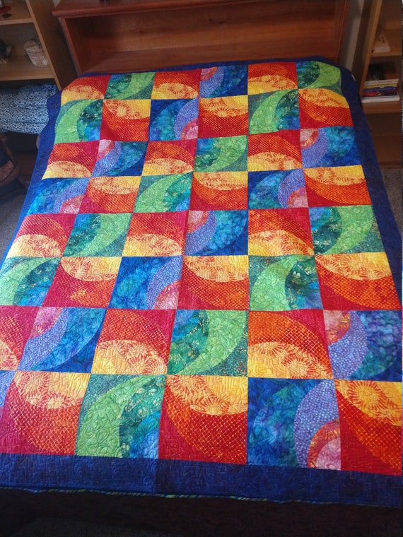 Twin size quilt aproximately 68 x 72 inches 100% cotton fabrics, cotton  batting, machine pieced and quilted.