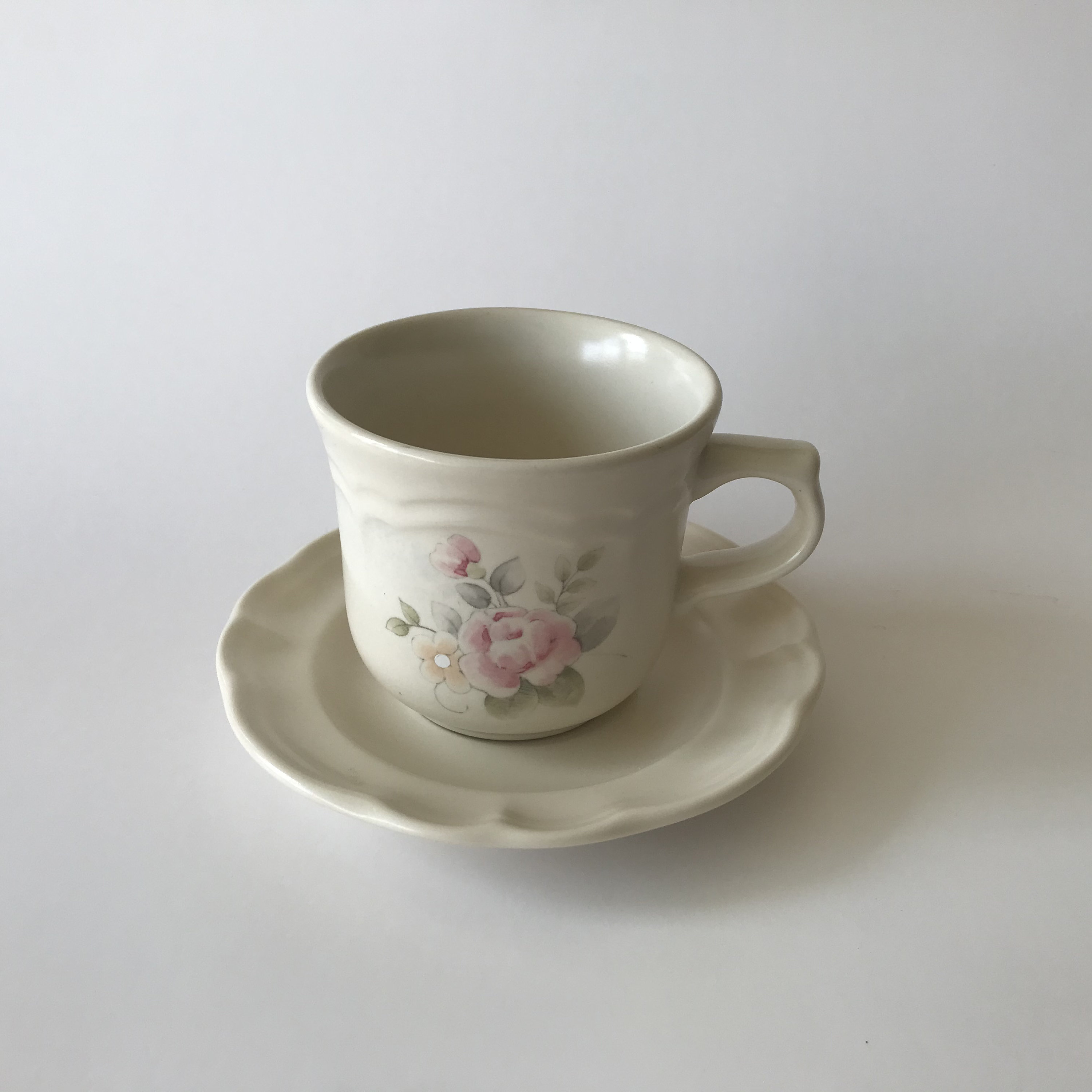 Vintage Pfaltzgraff Tea Rose Dinnerware Set: 23-piece Stoneware