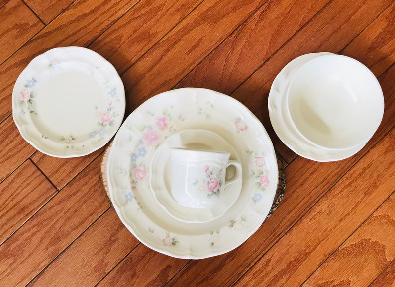 Vintage Pfaltzgraff Tea Rose Dinnerware 23 Piece Set for 4 People