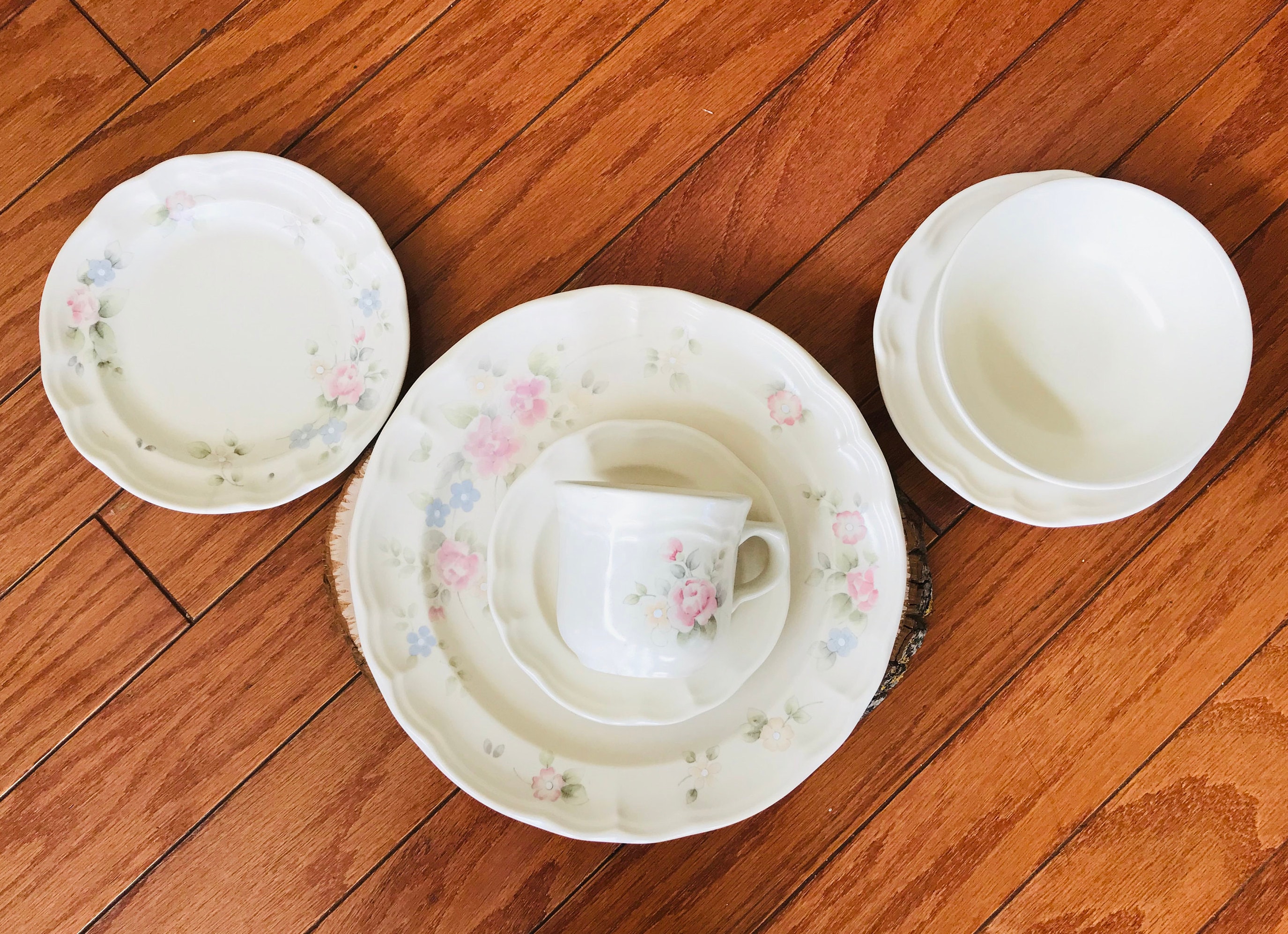 Vintage Pfaltzgraff Tea Rose Dinnerware Set: 23-piece Stoneware