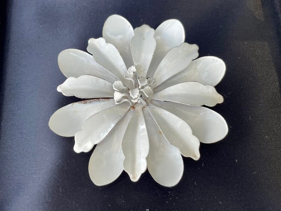 Vintage MCM White Floral Lapel Pin Brooch - image 1