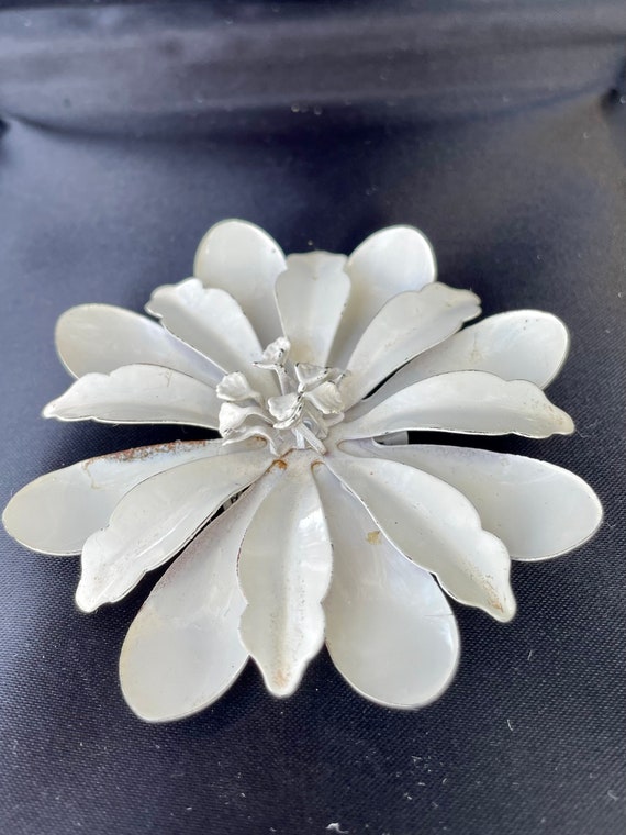 Vintage MCM White Floral Lapel Pin Brooch - image 3