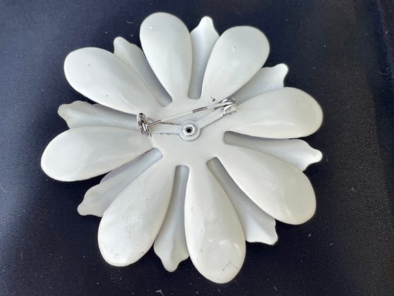 Vintage MCM White Floral Lapel Pin Brooch - image 4