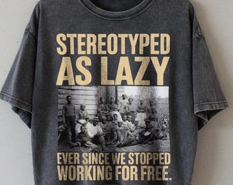 Estereotipado como preguiçoso PNG, Design com citação sobre justiça social, Arte com declaração sobre a história negra, Camiseta de ativismo PNG