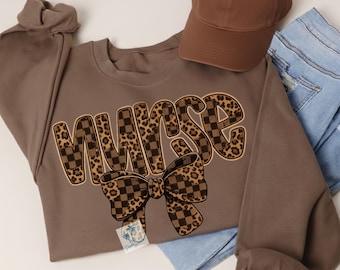 Verpleegkundige, png PNGEgg | Typografieontwerp strik met luipaardprint | Leuke verpleegstersublimatie | Gezondheidszorgshirt voor meisjes, png PNGEgg | Boutique-sweaterontwerp
