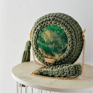 Khaki Häkeltasche, Resin Art, Vintage Style