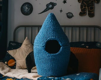 Kosz na zabawki w kształcie rakiety, Pomysły na pokój dziecięcy, Bawełniany kosz w kształcie rakiety kosmicznej, Przechowywanie zabawek Montessori, Pokój o tematyce kosmicznej, Zabawka w koszu w kształcie rakiety