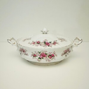 Royal Albert - Lavender Rose, grönsaksterrin med lock. Första kvalitet, tillverkad i England