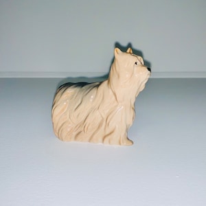 Beswick - standing Yorkshire Terrier figurine 3262. First quality, English made