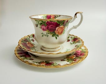 Royal Albert - Old Country Roses, tea trio - cup, saucer and plate sets (1)