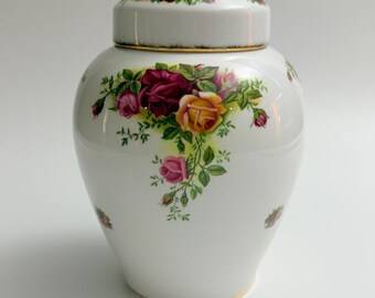 Royal Albert - Old Country Roses, large 16cm lidded ginger jar. First quality