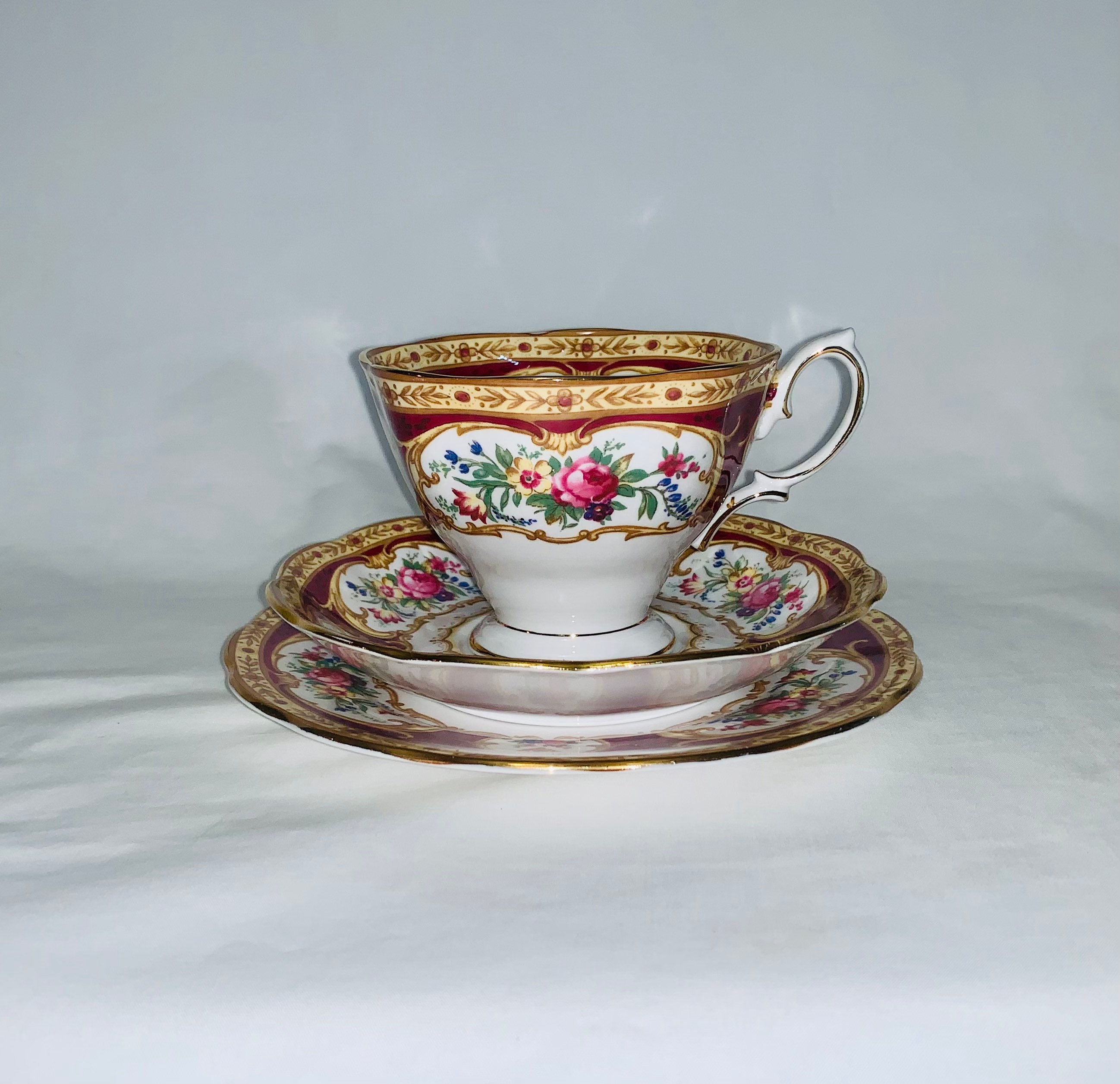 Royal albert lady hamilton top