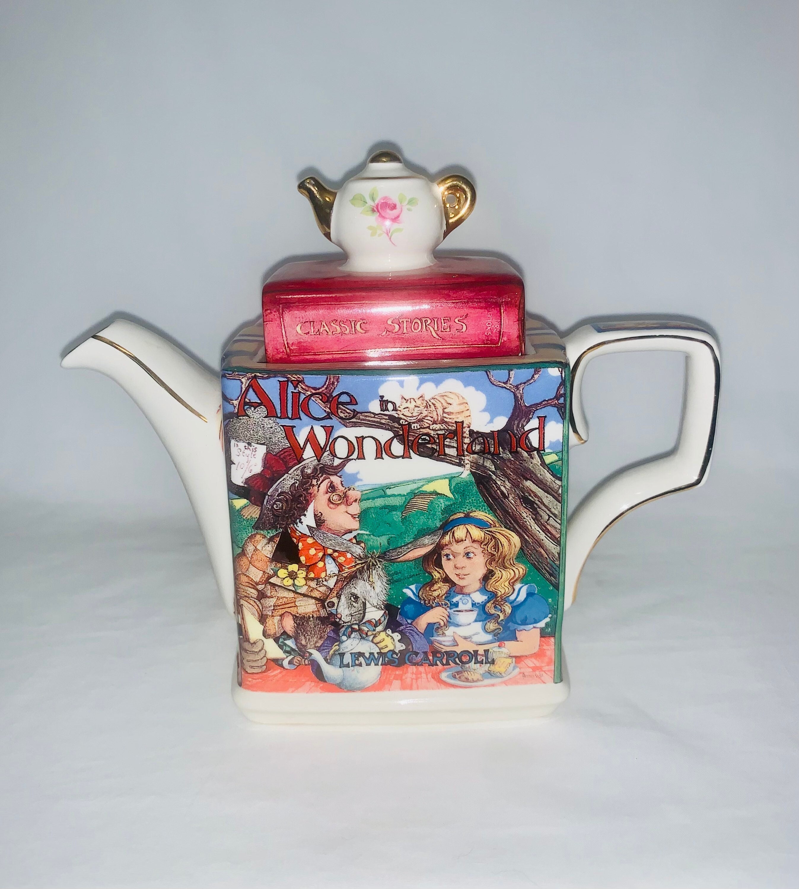 Sadler - Alice In Wonderland, Classic Stories 3-4 cup teapot