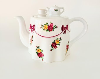 Price Kensington Potteries - Country Roses 4-5 cup teapot. English made