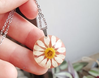 Silver flower necklace l real chamomile l epoxy resin necklace for nature lovers l handmade flower accessory for women