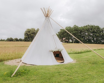 Tienda tipi Cheyenne de 4,8 metros, lona natural, ideal para glamping y camping.