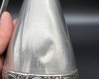 ヴィンテージの金属製花瓶、8インチのピューター製花瓶、ノルウェーの
