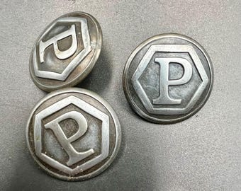 Botones P vintage, lote de 3 botones, 2,6 cm P Botones de la policía de Checoslovaquia