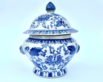 Vintage soup tureen, cracle ceramic soup bowl with lid, antique China soup serving bowl, handmade hand-painted blue white table centrepiece