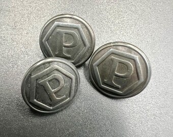 Botones P vintage, lote de 3 botones, 1,5 cm P Botones de la policía de Checoslovaquia